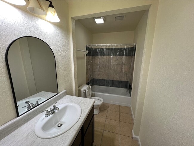 Building Photo - 851 S Jersey St