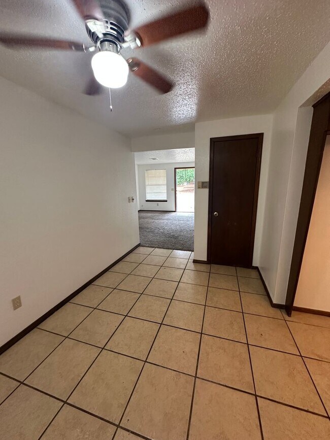 Building Photo - 4808 S Dimple Dr