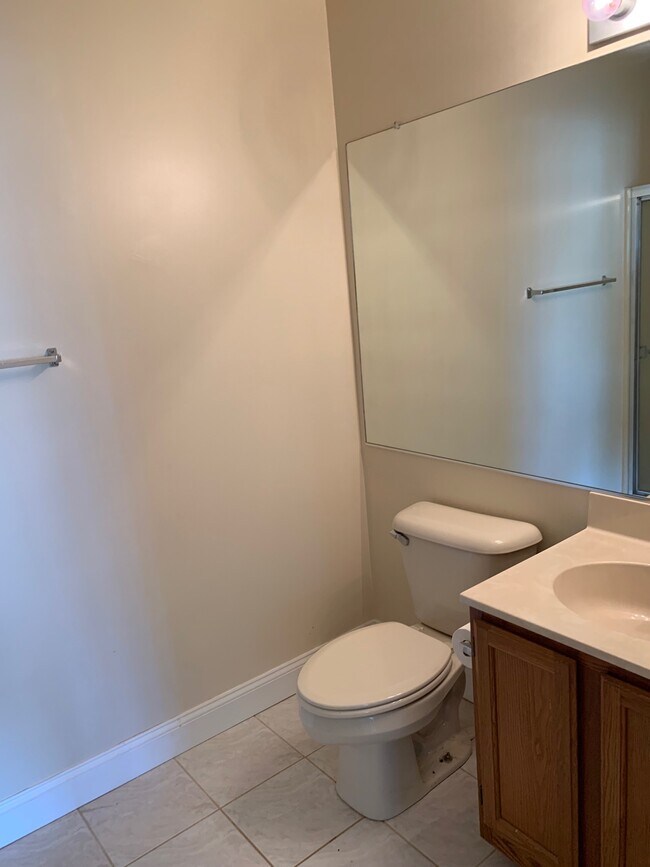 Building Photo - 2207 Waters Edge Dr