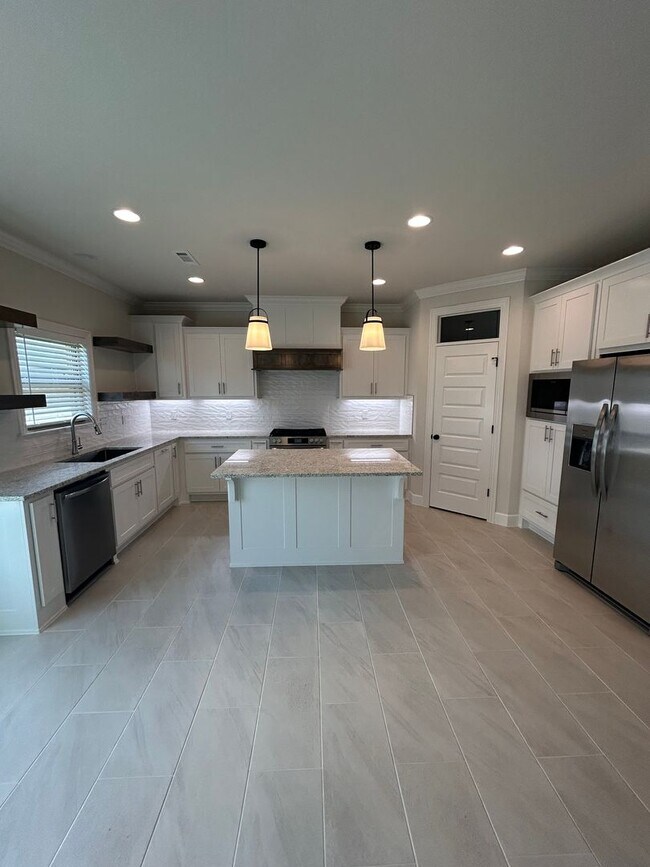 Building Photo - Beautiful Modern Home in Pea Ridge!