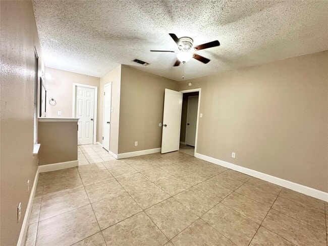 Building Photo - 1611 Onion Creek Village Dr