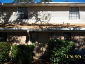 Building Photo - New Listing!