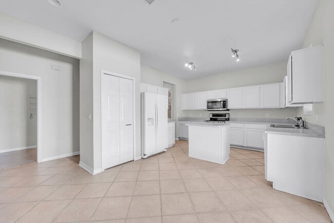 Building Photo - Nice 3/2.5 Home in East Orlando with 2-Car Garage