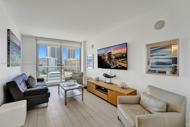 Building Photo - 2600 E Hallandale Beach Blvd