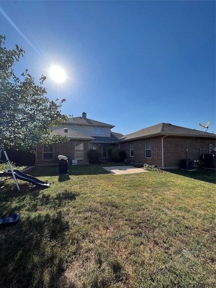 Building Photo - 1200 Oakley Dr