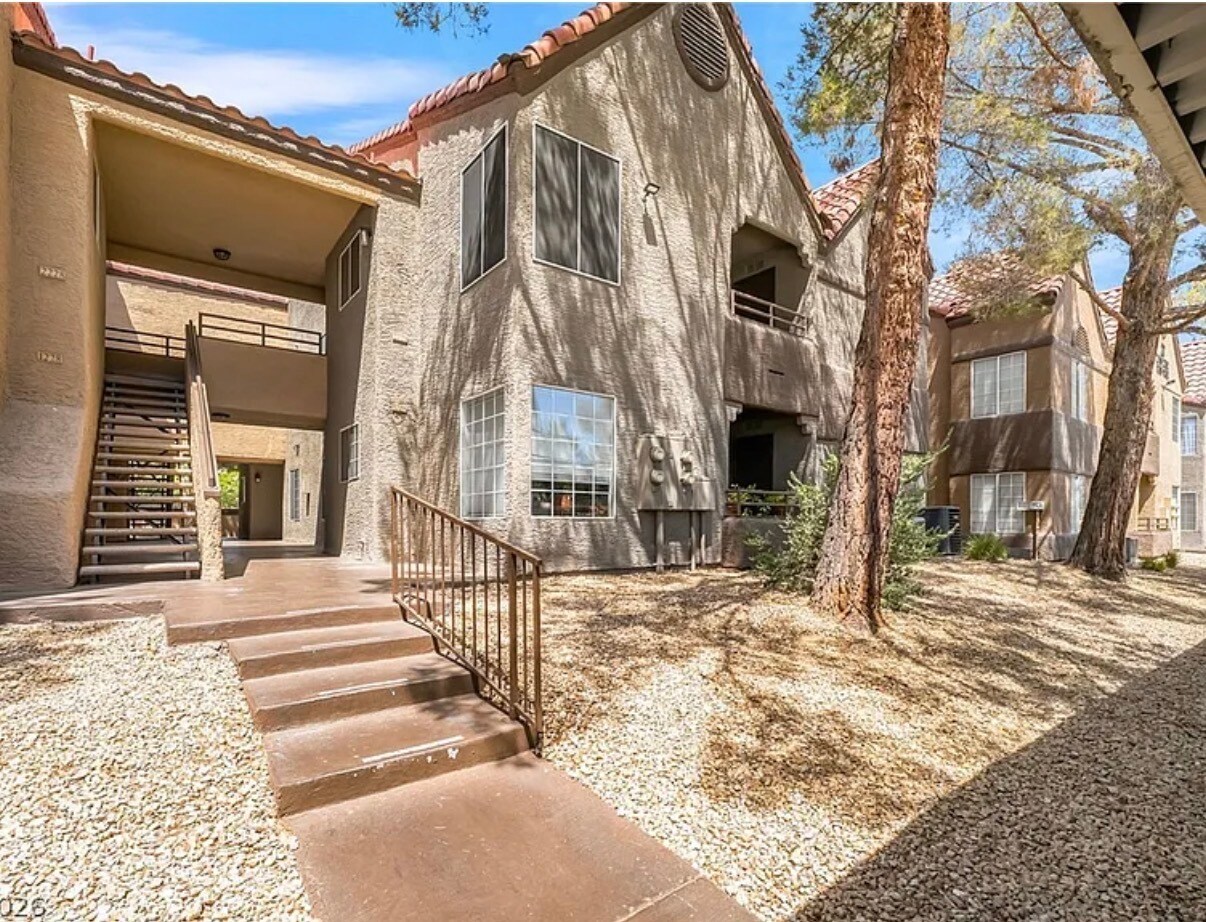 Building Photo - 2200 S Fort Apache Rd