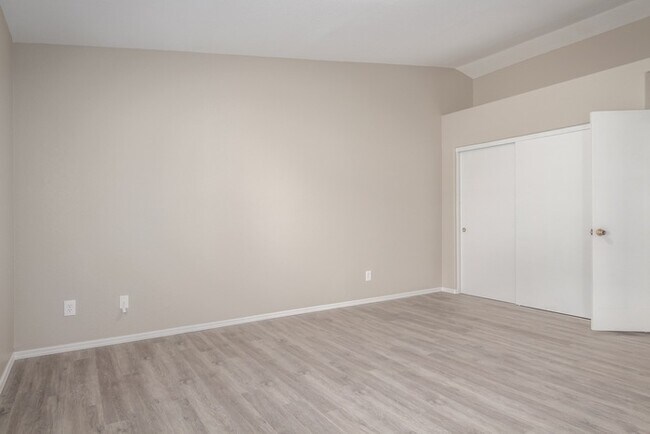Building Photo - $500 Move-In Credit (ends 9/30) | Newly Remodeled 3BR w/ Pool
