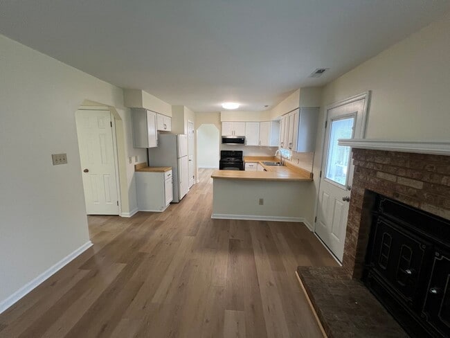 Building Photo - Nice corner lot home in Salem Lakes