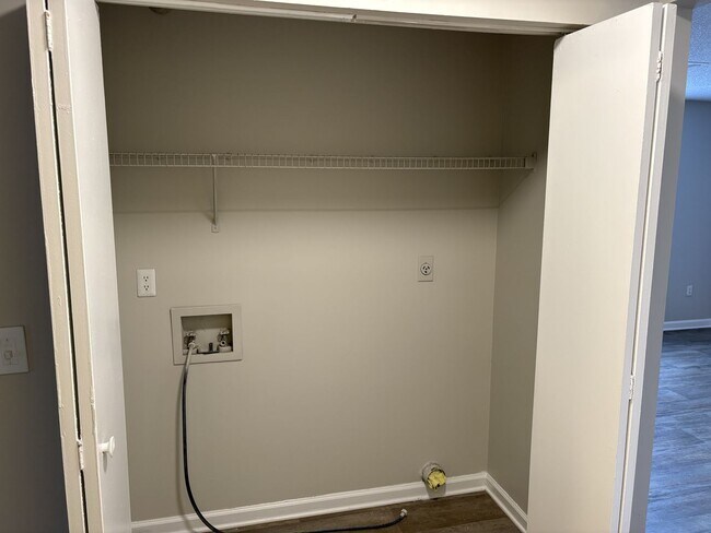 Building Photo - 2411 Hill St