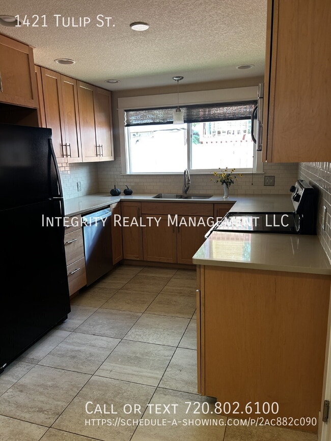 Building Photo - 1421 Tulip St