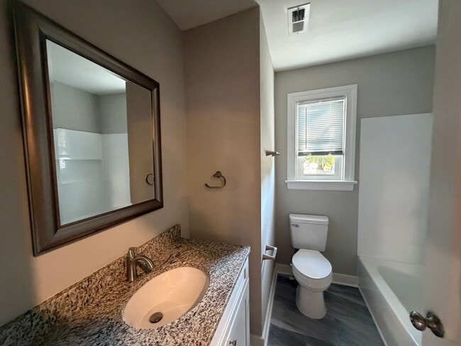 Building Photo - Great renovated 2 bedroom house in Richmond