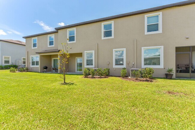 Building Photo - Stunning Large Mirada Townhome; 3 BR + LOFT / 2.5 BA/ 2 Car Garage-2300+ SF!
