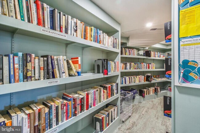 Building Photo - 501 Slaters Ln