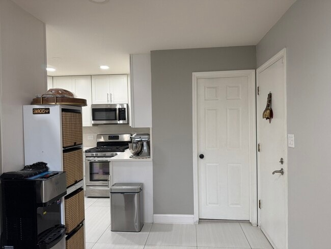 Building Photo - 1 S Stonington Dr