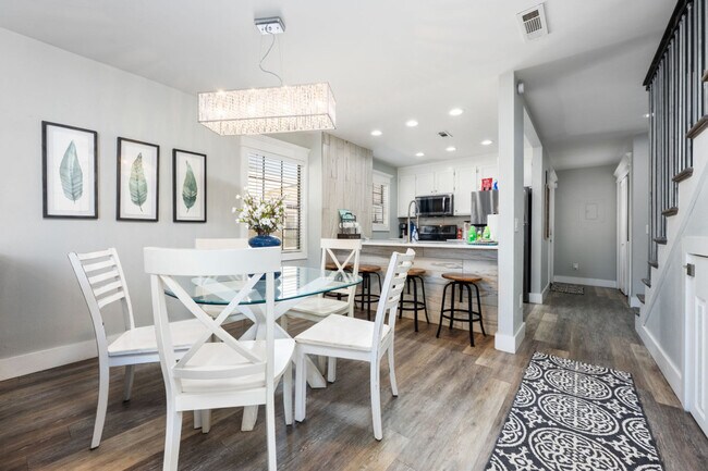 Building Photo - 17462 Front Beach Rd