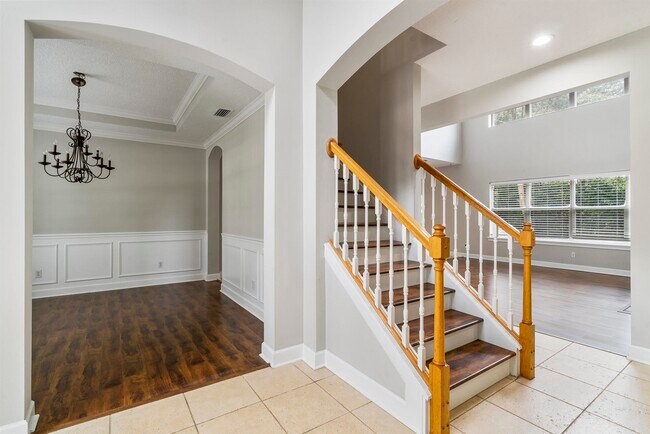 Building Photo - 206 2nd St