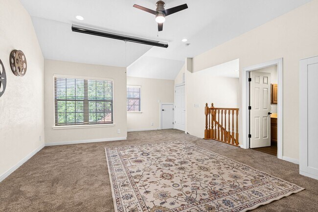 Building Photo - Corner Lot Beauty in Stone Oak Area