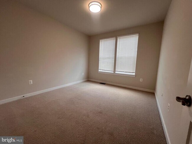 Building Photo - 44625 Wolfhound Sq