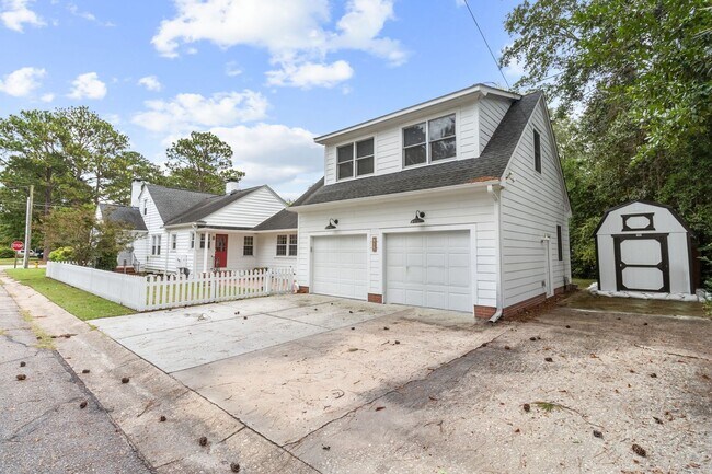 Building Photo - 4 Bedroom 3 Bath in Haymount- Available through June 1, 2027 only!