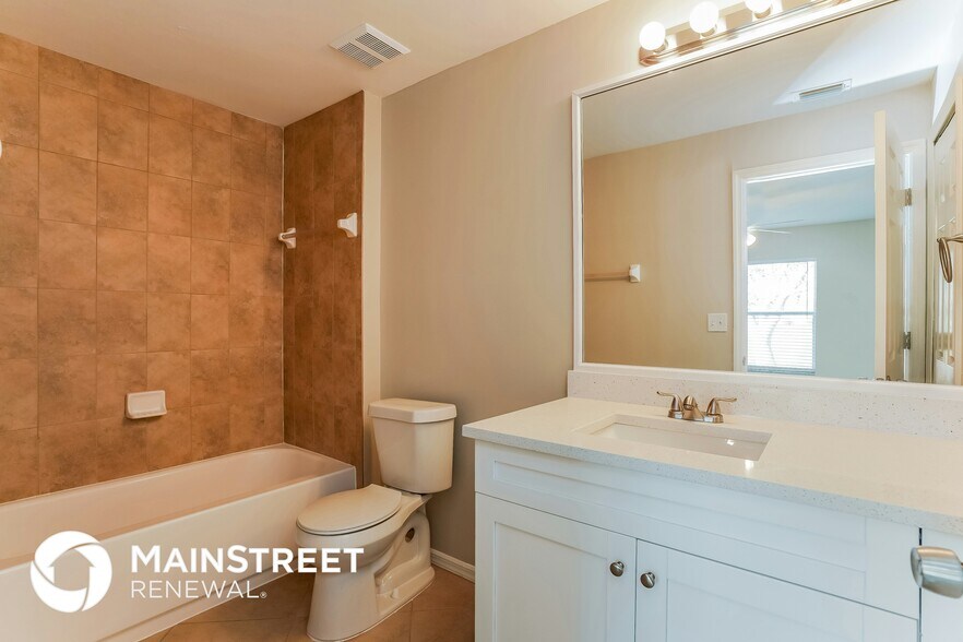 Building Photo - 1405 SW 13th Terrace