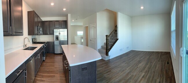 Building Photo - 285 Lakeshore Dr