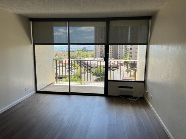 Building Photo - Pearl One - Fully Upgraded,Two Bedroom, On...