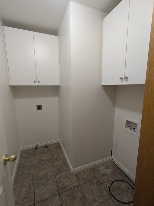 Building Photo - 564 S Goosenest Dr