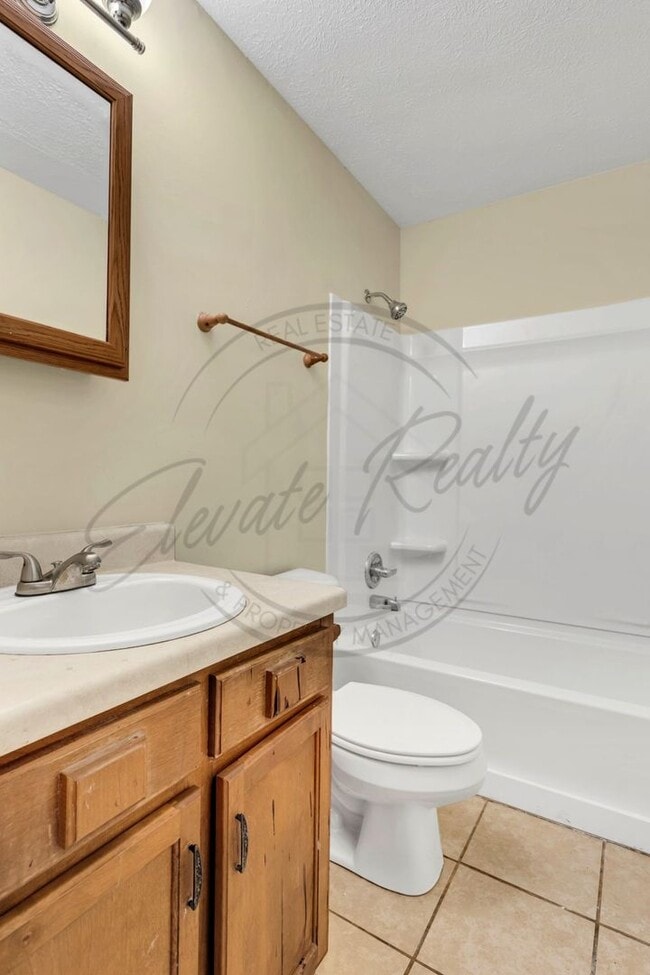 Building Photo - Two Bedroom Ranch in Columbia - 1/2 Off First Months Rent!