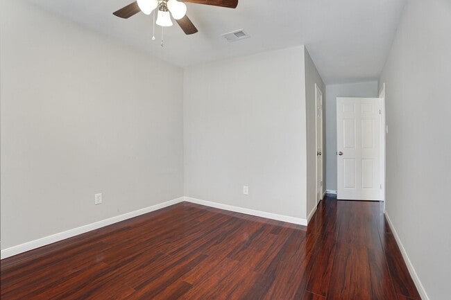 Building Photo - 1833 Country Village Blvd