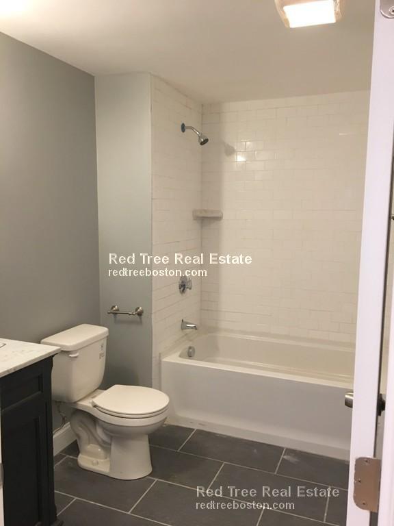 Building Photo - 31 Bacon St