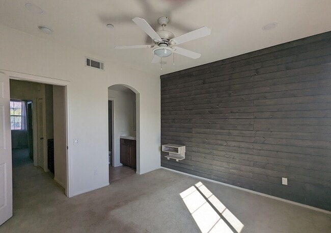 Building Photo - 952 Tarragon Ln