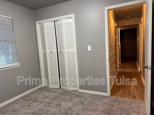 Building Photo - 10853 E 33rd Pl