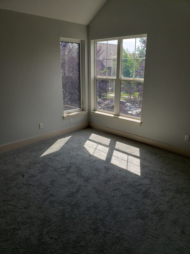 Building Photo - 4251COV