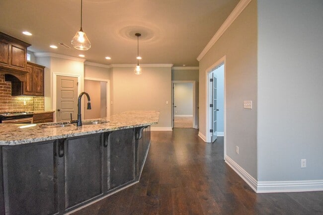 Building Photo - Stunning 4 bedroom, 2.5 bathroom home in Fayetteville!