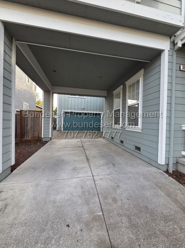 Building Photo - 3855 Louis Krohn Dr