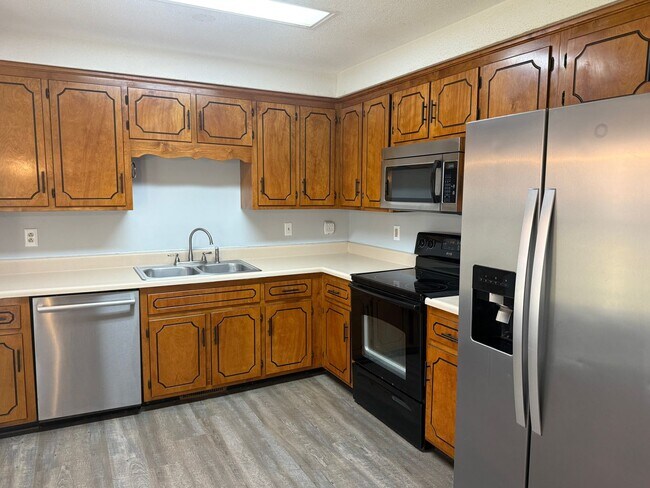 Building Photo - Charming 3 Bedroom, 1.5 Bath Ranch-Style Home