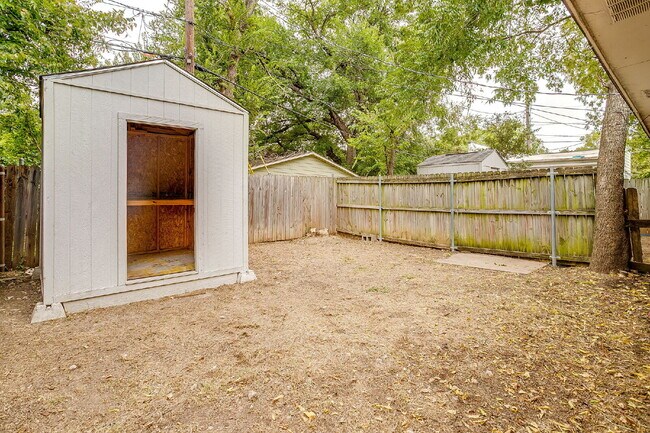 Building Photo - Charming 2 bedroom, 1 bath Fairmount Duplex