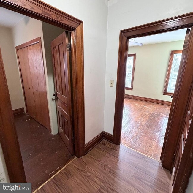 Building Photo - 235 Park Ave