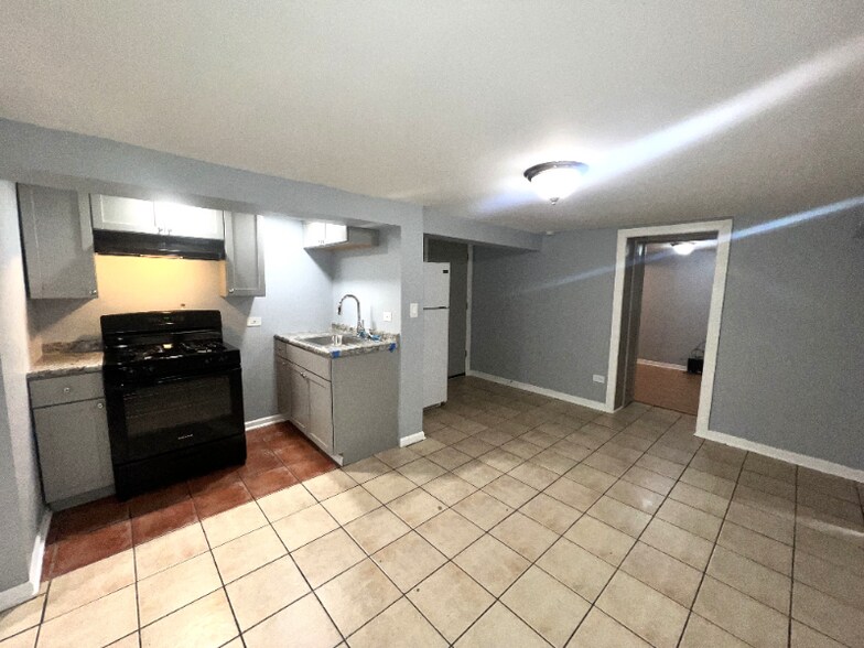 Building Photo - 2701 E 75th Pl