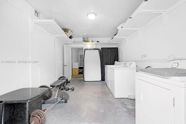 Building Photo - 2419 Pierce St