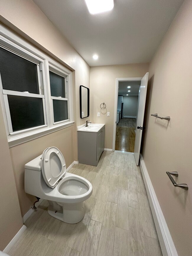 Building Photo - 23 Allview Ave