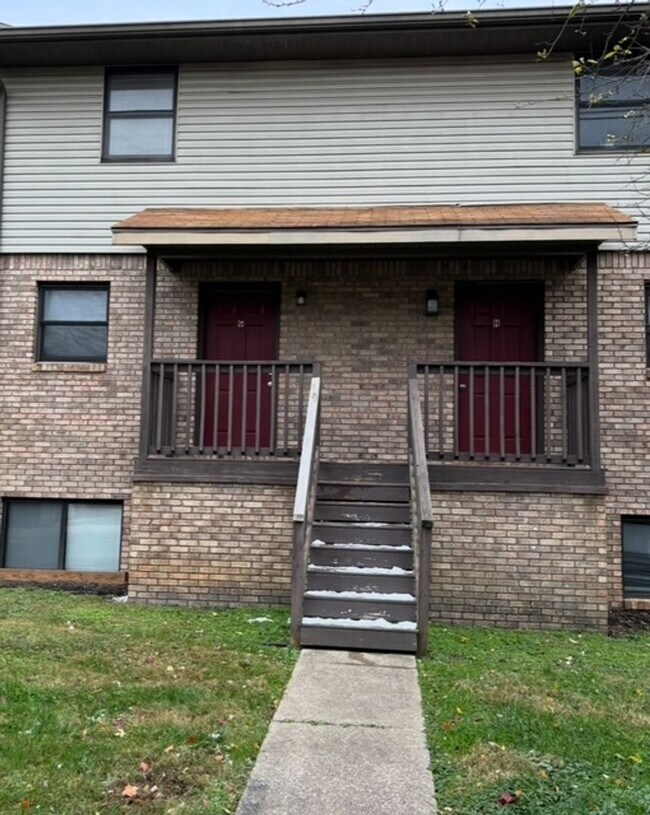 Building Photo - Spacious 3 bedroom Townhome: Available NOW!