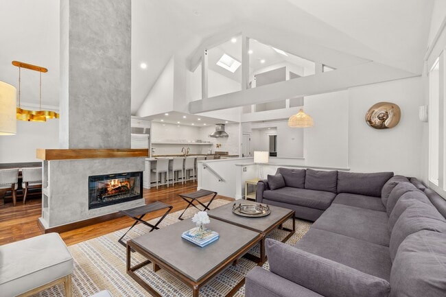 Building Photo - 777 Castle Creek Dr