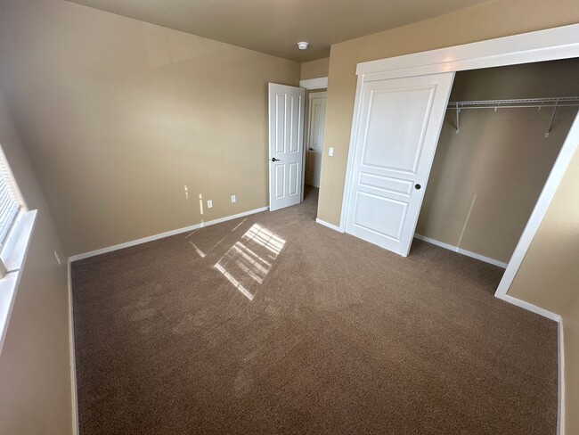 Building Photo - $500 Off 1st MONTH'S RENT, Eastside House,...