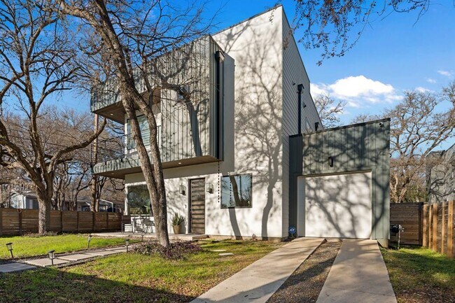 Building Photo - 910 Nalide St