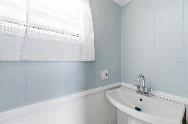 Building Photo - 10913 Liberty Dr