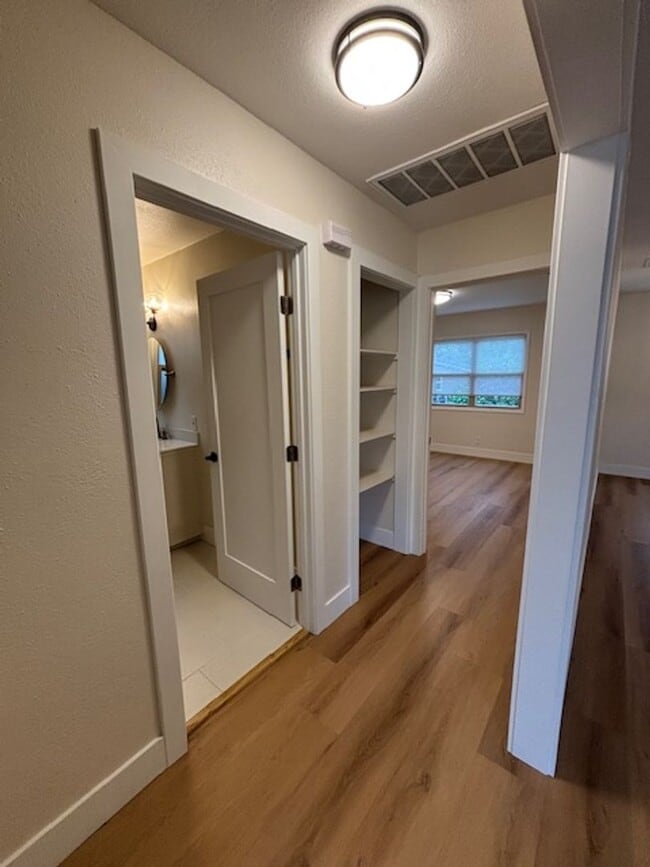 Building Photo - Beautiful newly renovated home