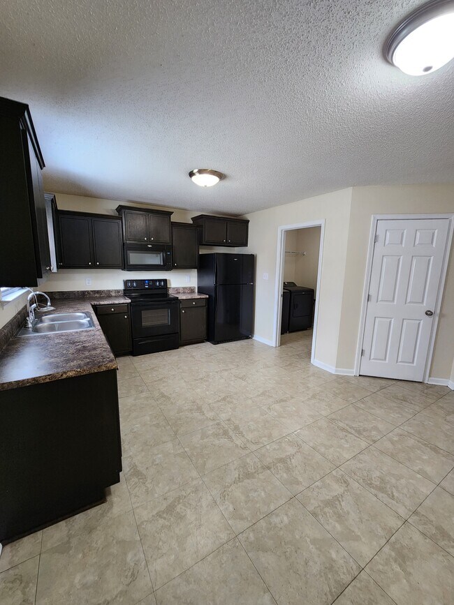 Building Photo - 1239 Askew Dr