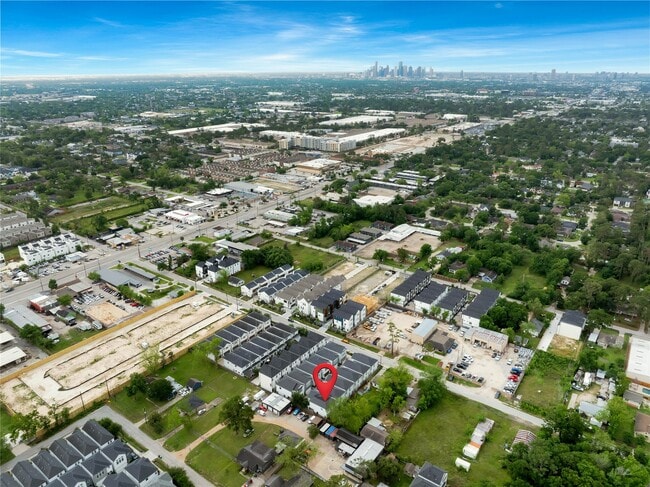 Building Photo - 814 Thornton Rd