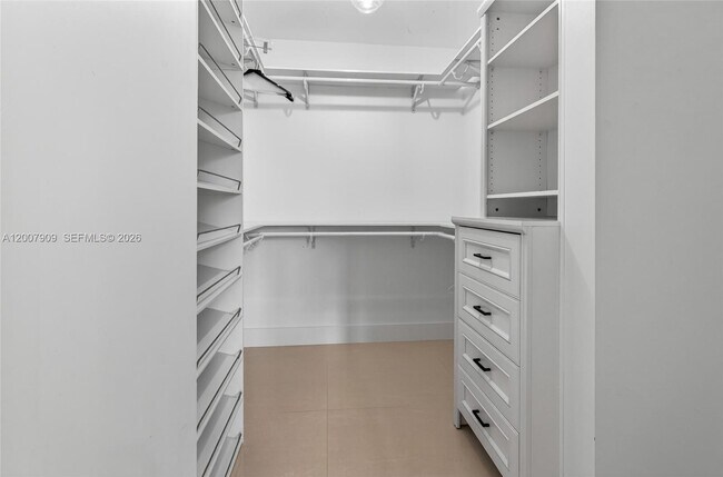 Building Photo - 4865 SW 94th Ave